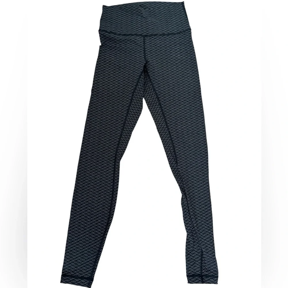Lululemon Wunder Under black pattern style sz 6 28”